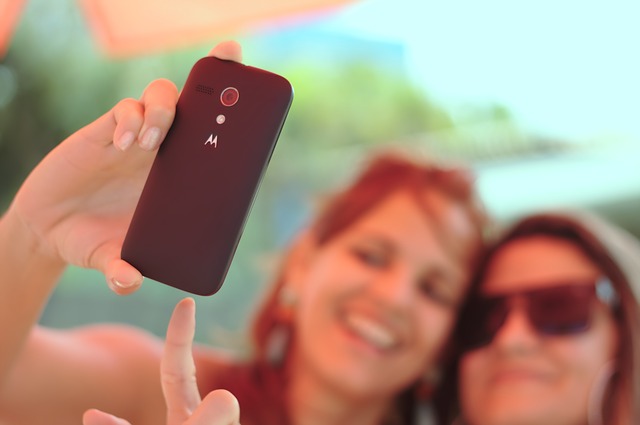 Doba, kedy sa všetká pozornosť venuje predovšetkým selfie a veci okolo sú druhoradé Doba, kedy sa všetká pozornosť venuje predovšetkým selfie a veci okolo sú druhoradé